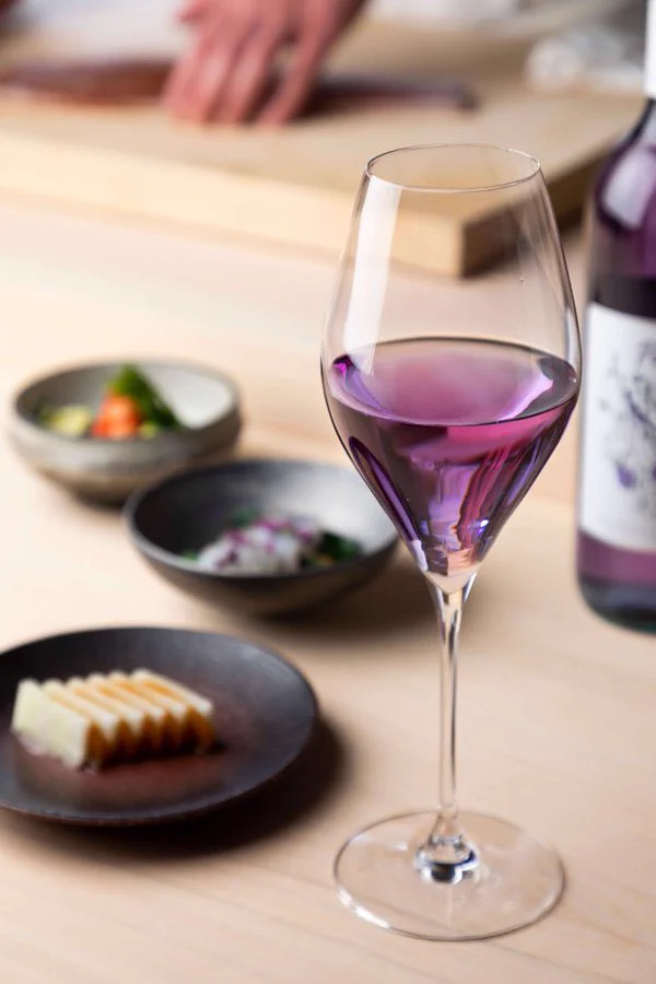 聖なる夜にぜひ！まるでアメジストみたいな紫ワイン！
