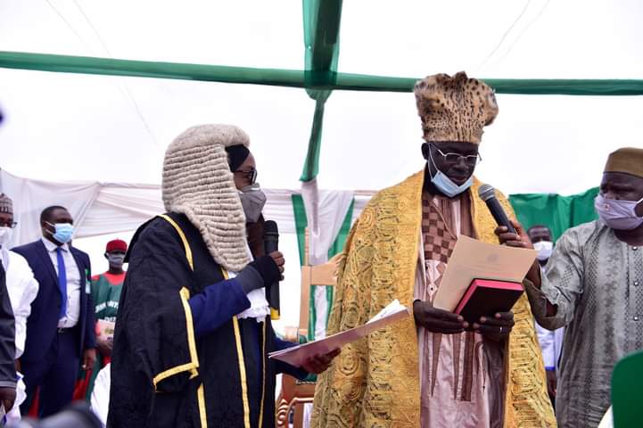 HonKwari's tweet photo. Malam Nasir Ahmad El-Rufai And Dr. Hadiza Sabuwa Balarabe Are In Takau, Jema’a LGA, Yesterday 23-11-2020 For The Presentation Of The Staff Of Office To The Agwam Zikpak, HH Dr. Kantiyok Josiah Tagwai. Congratulations!

#TeamNazifiKwari https://t.co/LxhF2f8sc7
