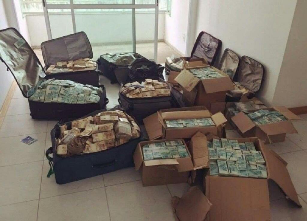 بما انكم قليل 

كل واحد يشل اللي يقدر عليه ويترك الباقي 

هجووم تستاهلون⁦❤️⁩