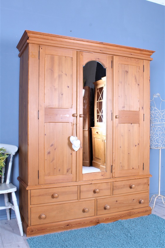 sussexpine's tweet photo. £275 - Solid pine triple wardrobe with 5 drawers &amp; mirror, dings &amp; surface marks, would make a great shabby chic painting project.
https://t.co/nKYxTcIdYq https://t.co/Vys04lSLF9