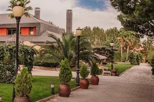 Celebra la boda de tus sueños en una finca única, con un menú exclusivo diseñado por nuestro Chef dos estrellas Michelin <a href="/MSandovalCOQUE/">Mario Sandoval</a> y un equipo con más de 15 años de experiencia.
Ven a conocernos si quieres que el día de vuestra #Boda sea un día inolvidable ❤
📸<a href="/Setroimagen/">SetroImagen</a>