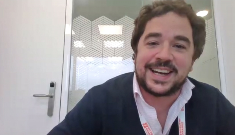 RecruitErasmus's tweet photo. 💥¡Arrancamos el #webinar con @SacyrCareers!
Nuestro compañero @carloscrespors da la bienvenida a todos los asistentes que no se han querido perder este evento online. Let’s go!🚀#Talentya #TalentoJoven https://t.co/ulIzmMWNhC