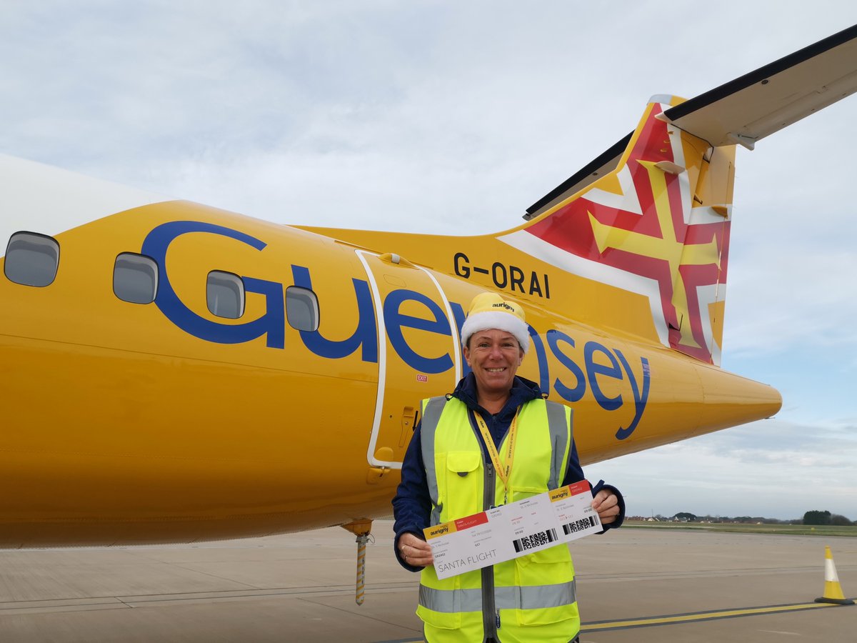 SpaethFlies's tweet image. Love this small-airline feeling of @aurignyair of Guernsey, now lead by South African Nico Bezuidenhout, selling 20-mins "Santa Flights" for 25 UKP #avgeek
