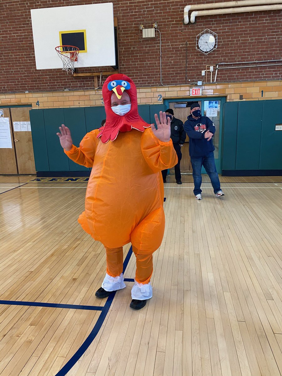 Gotta love <a href="/kennelly_school/">Kennelly School</a> ! A retired HPD cop turned school security officer 👮‍♀️ 🦃 entertaining the students today. And I spy #Hartford coaching legend <a href="/Hartfordbasebal/">Tim Cheever</a> Tim Cheever calling the plays. <a href="/HartfordPolice/">Hartford Police CT</a>