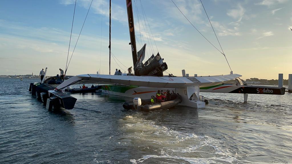 Sodebo_Voile's tweet image. #SodeboUltim3 a quitté les pontons de Lorient direction la ligne de départ du @TJV_officiel #TropheeJulesVerne