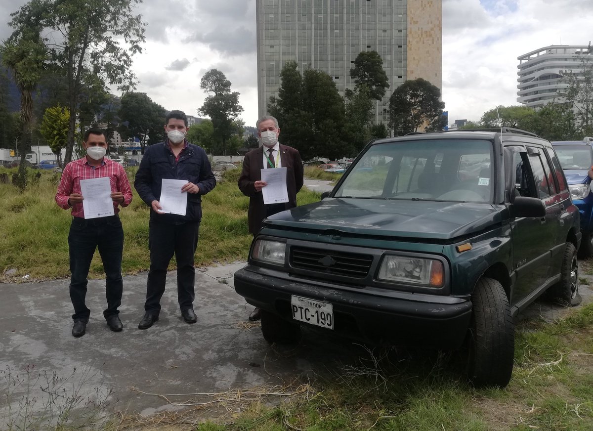 Magamsec's tweet photo. #HOY| El Ing. Lenin Verdugo González firmó Convenio Interinstitucional de Uso entre @inmobiliarec y @MunicipioPablo, de dos vehículos para su cantón. https://t.co/FlGjc4Ociv