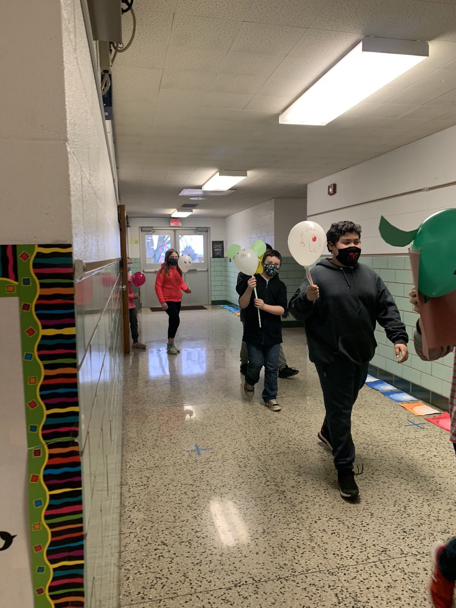 IWUESRaiders's tweet photo. Check out some awesome floats from the 5th grade Thanksgiving Day Parade! #iwuesraiders #iwraiders #MacysParade https://t.co/fdlsLIhH1h