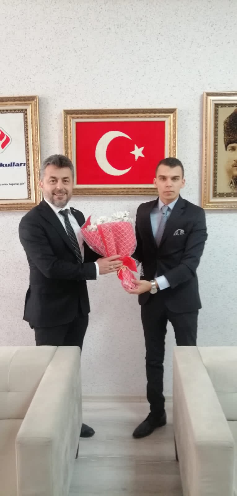 mert sarisakaloglu on twitter kecioren final okullari sahibi kiymetli hocam sn metin bayrakci yi ziyaret ederek ogretmenler gununu kutladik https t co htiwliywzv twitter