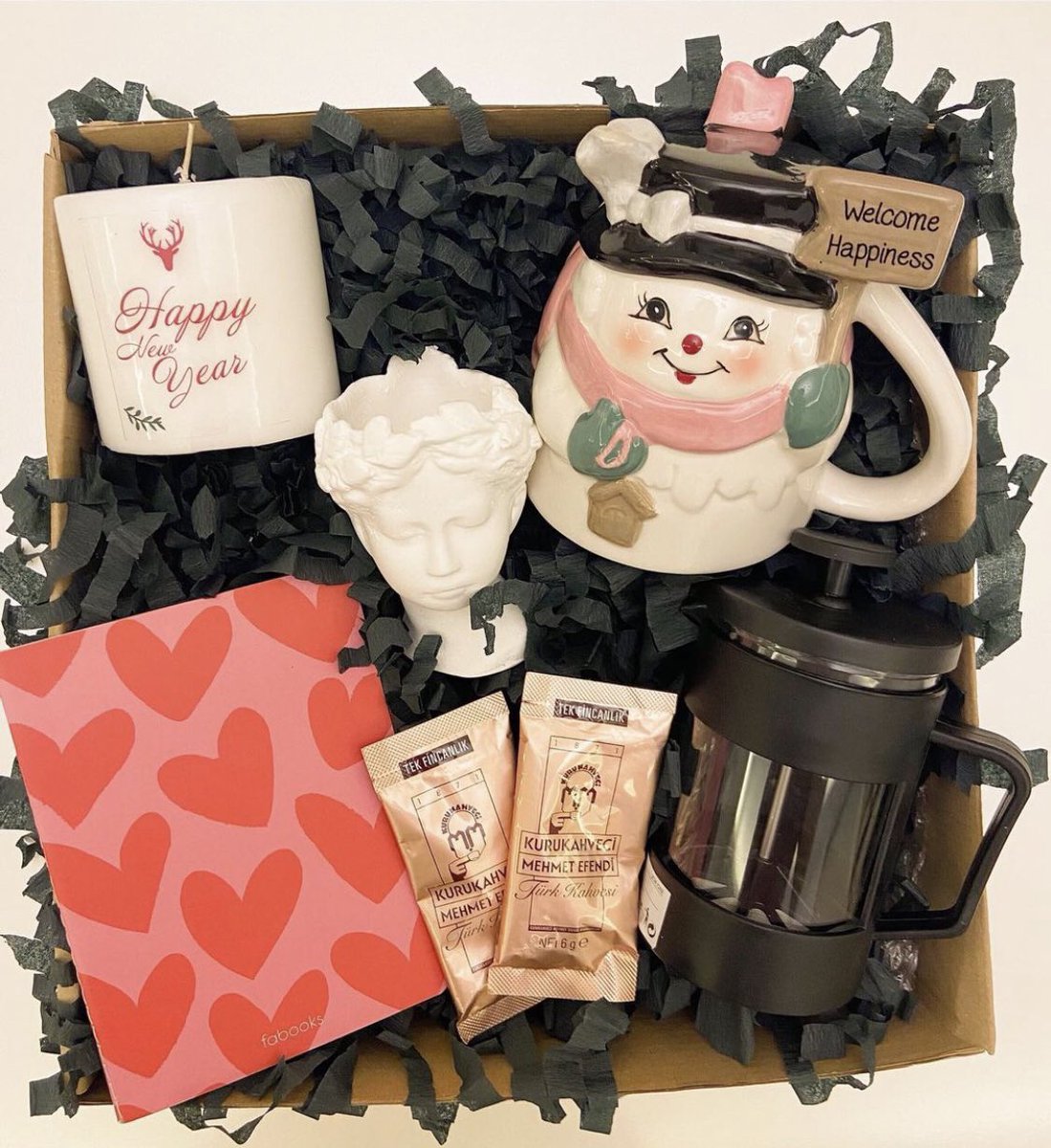 foryougift11's tweet photo. Yılbaşı hediyelerine tam gaz devam ❄️ ürünlere daha ayrıntılı bakmak için profildeki linke tıklamamız yeterli🌸 https://t.co/mpPzQmKysK