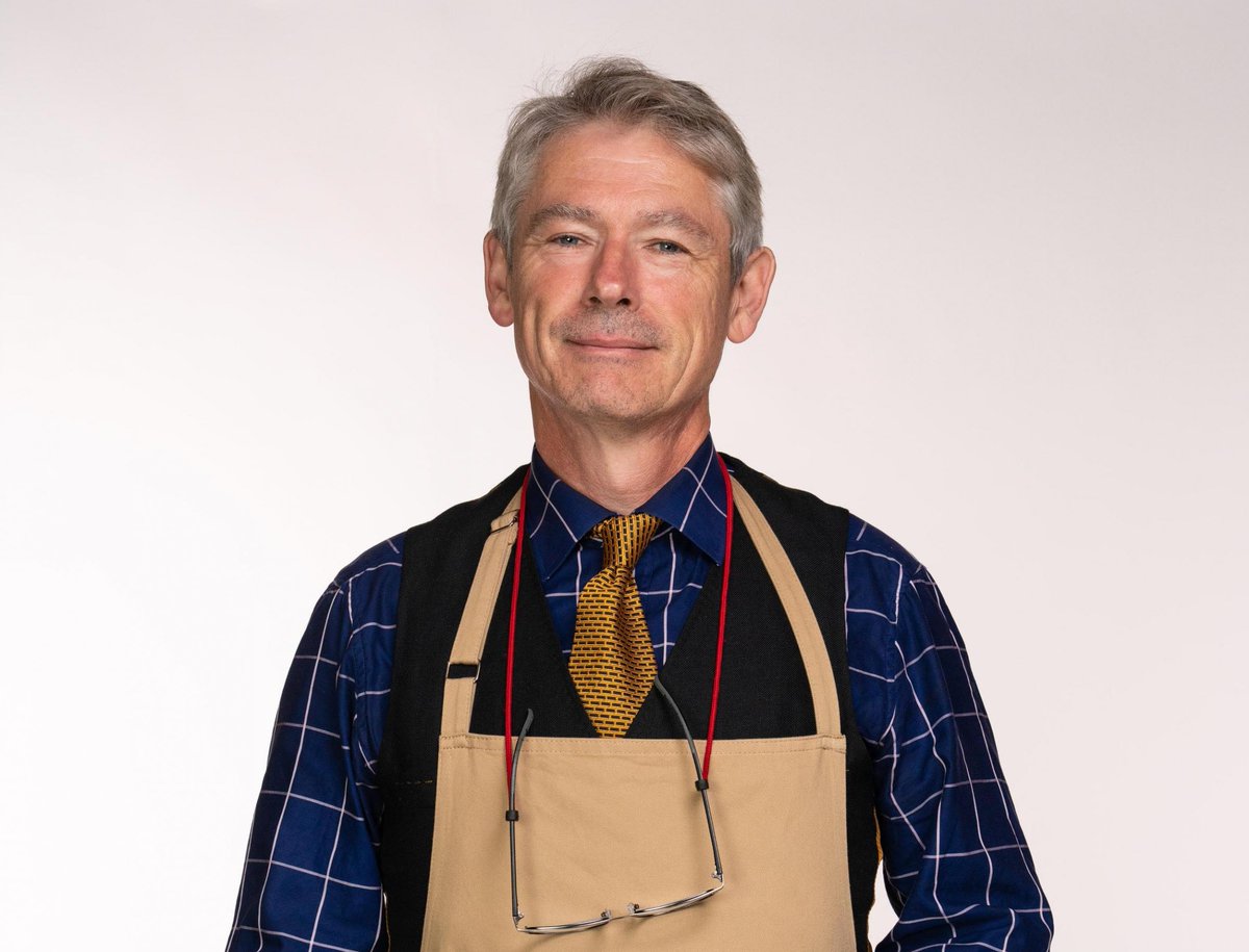 Worried about when you can get your next <a href="/BritishBakeOff/">British Bake Off</a> fix? Panic not, because this year's contestant, Rowan Williams, will be with Eleri Sion in the virtual Midweek Menu kitchen tomorrow after 2pm, with his “Very Chocolatey Chocolate Cake” recipe!

🎧 bbc.co.uk/radiowales