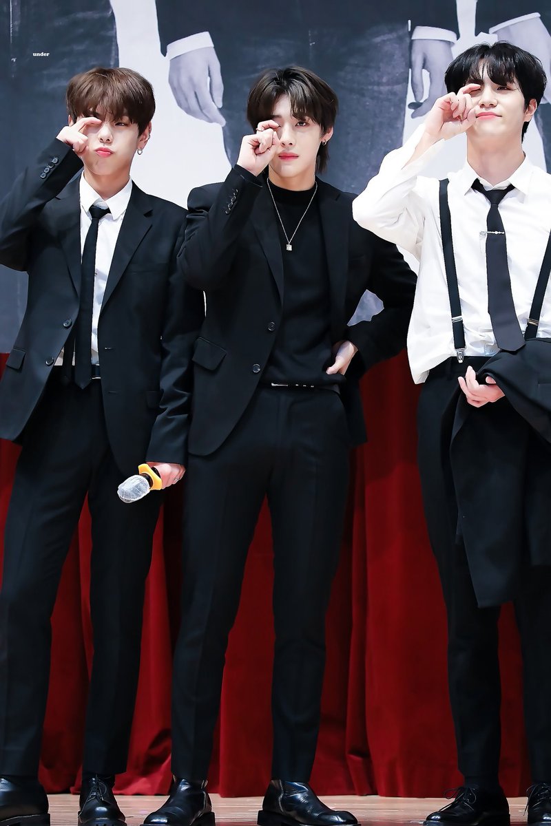 look at them ㅠㅠㅠ 🤍🖤