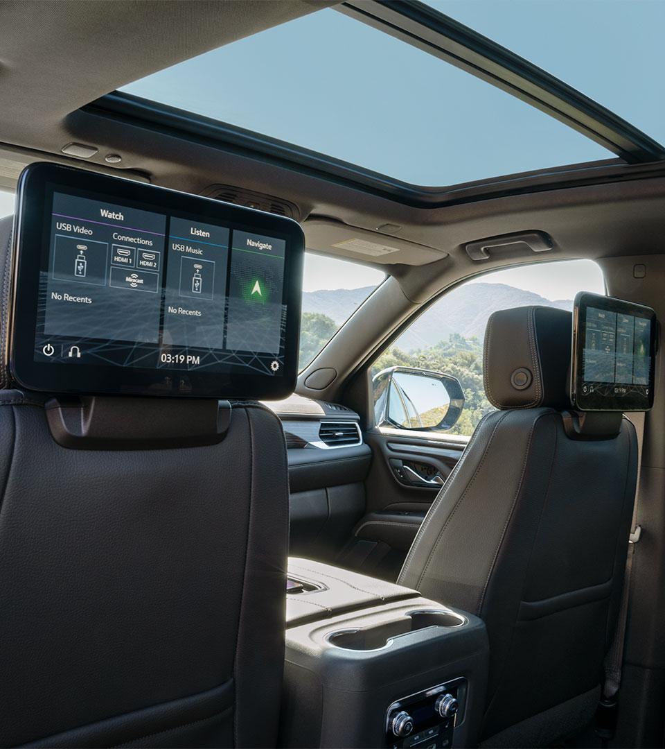 Como tú, la Totalmente Nueva #GMCYukon Denali 2021 no se conforma, por eso está equipada con sistema de entretenimiento trasero Flex View con dos pantallas de 12.6”. #SigueMarcandoElCamino.