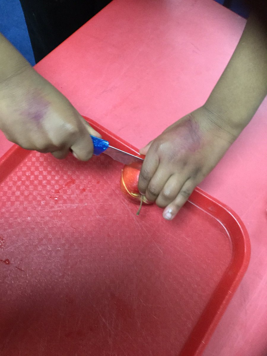 MrsMetcalf_WCP's tweet photo. @Year2_WCP have been practicing cutting skills in #DT 

@Year1_WCP @MissPickering83 @joanneCampbell3 https://t.co/PajsejLnqp