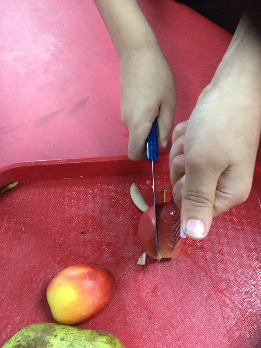 MrsMetcalf_WCP's tweet photo. @Year2_WCP have been practicing cutting skills in #DT 

@Year1_WCP @MissPickering83 @joanneCampbell3 https://t.co/PajsejLnqp