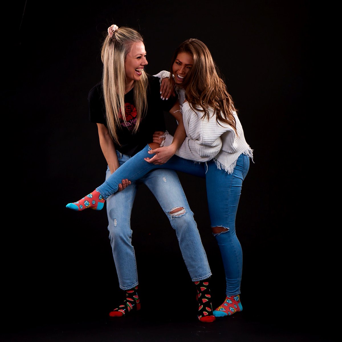 When you and your bestie get new Yo Sox, "SHOW THEM YOUR SOX!"

(A little BTS behind our Yo Sox photoshoots😂) #thisisyosox #yosox