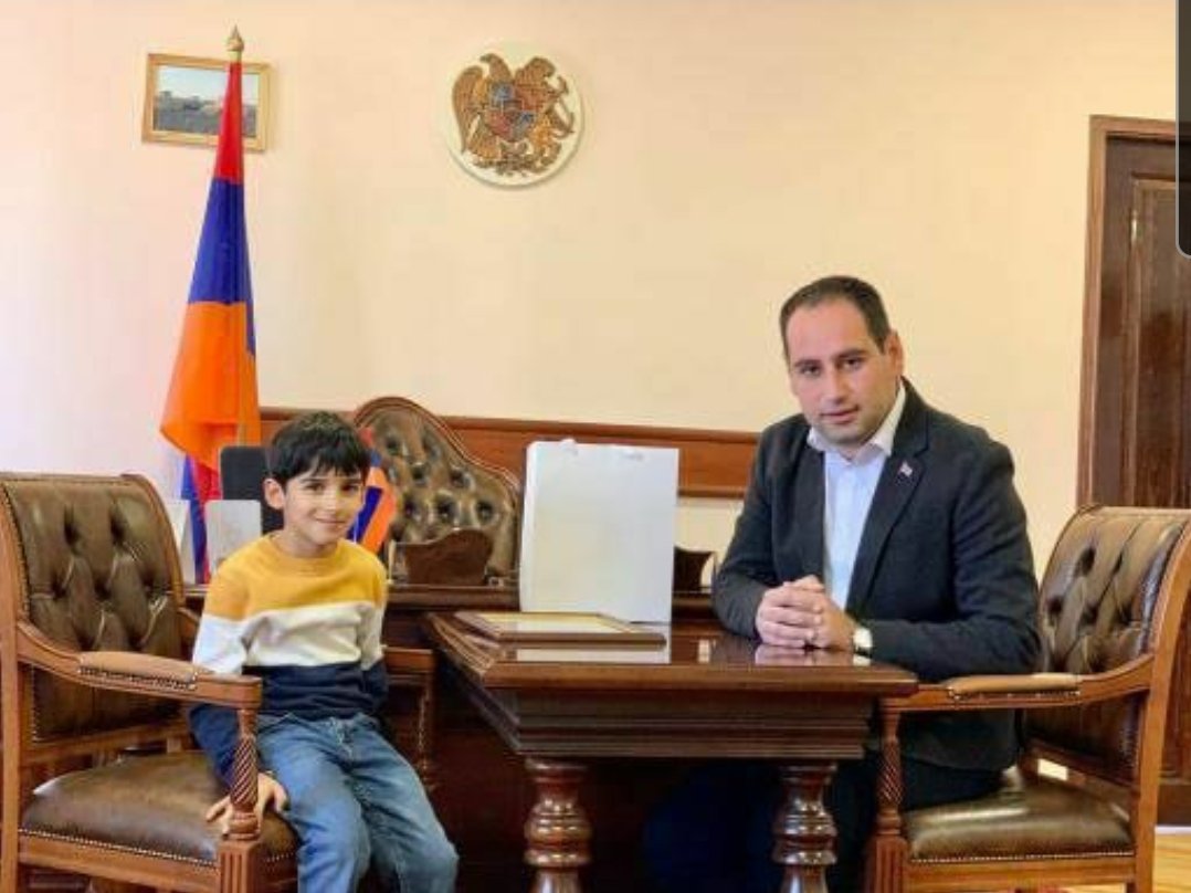 CivilNetTV's tweet photo. This little boy from #Armenia's Armavir town, Vahe Hovhannisyan, has donated the entire sum of 4 million AMD (~8000 USD) he collected by selling wallnuts, to the Hayastan All-Armenian Fund @ArmFundGlobal to help #Artsakh.

Mayor of Armavir David Khudatyan received him today. https://t.co/J76dhaMomF