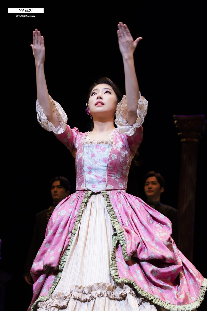 YANDIpicture's tweet photo. 20201124_아마데우스 커튼콜데이
콘스탄체 베버 _이봄소리(김다혜)

선생님이 말씀만 잘 해주신다면 우리 볼핀 그 자릴 얻을 수 있을 거예요 https://t.co/Keg0kbnKGC