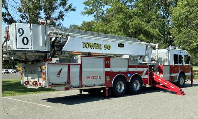 adirondackfire's tweet image. Just listed this 2001 95 ft Aerialscope in great shape !   Only 24,501 miles - Yours for no money down and 5 annual payments of $32,675 #Seagrave #Aerialscope  #usedfiretrucks   #fireapparatus