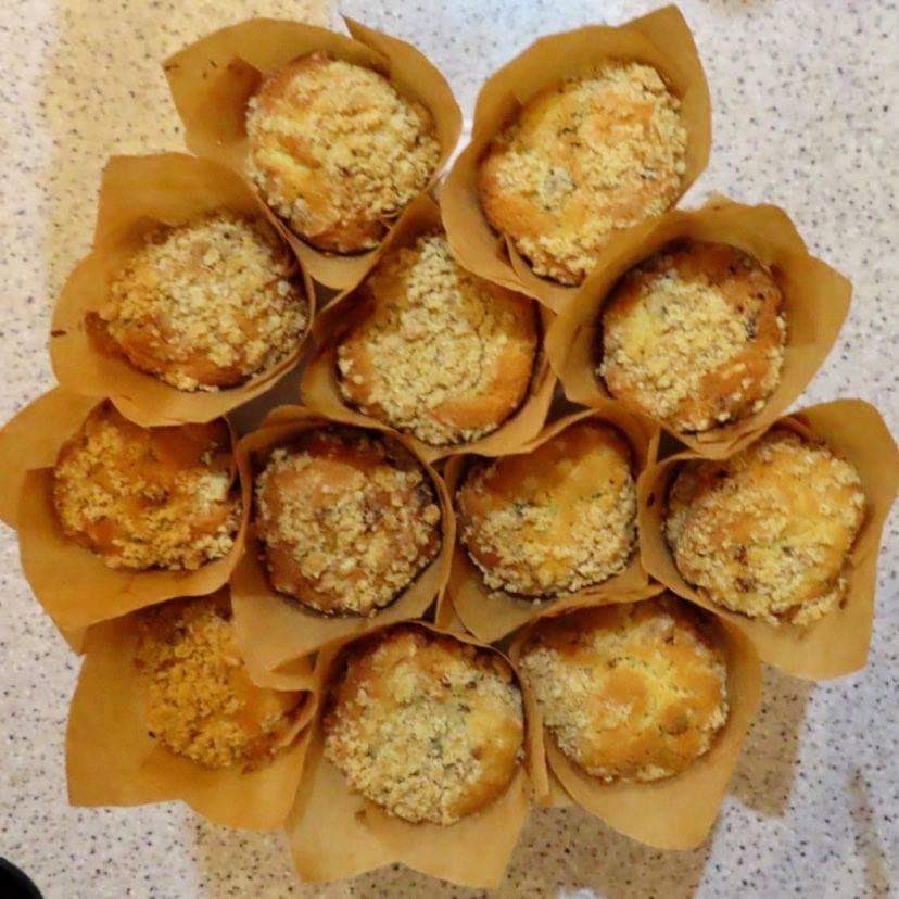 LauraF7x's tweet photo. Just baked these with @gezza149 my version of a #breakfastmuffin with #pomegranate #toastedalmonds #pumpkin seeds #cranberries and #raisins topped with an #oat #crumble to watch during tonight’s #GBBO final. Only fair that I get to eat cake too! https://t.co/X2ulspPonr