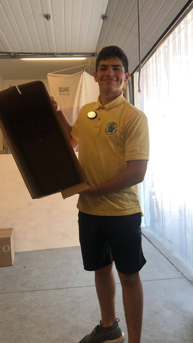 SpaOfShipping's tweet photo. Anthony finished an online packaging class this weekend is now really happy that he can resize a box. #SpaOfShipping #MakingTheMundaneExtraordinary #AskAmato https://t.co/yMouXH0fxh