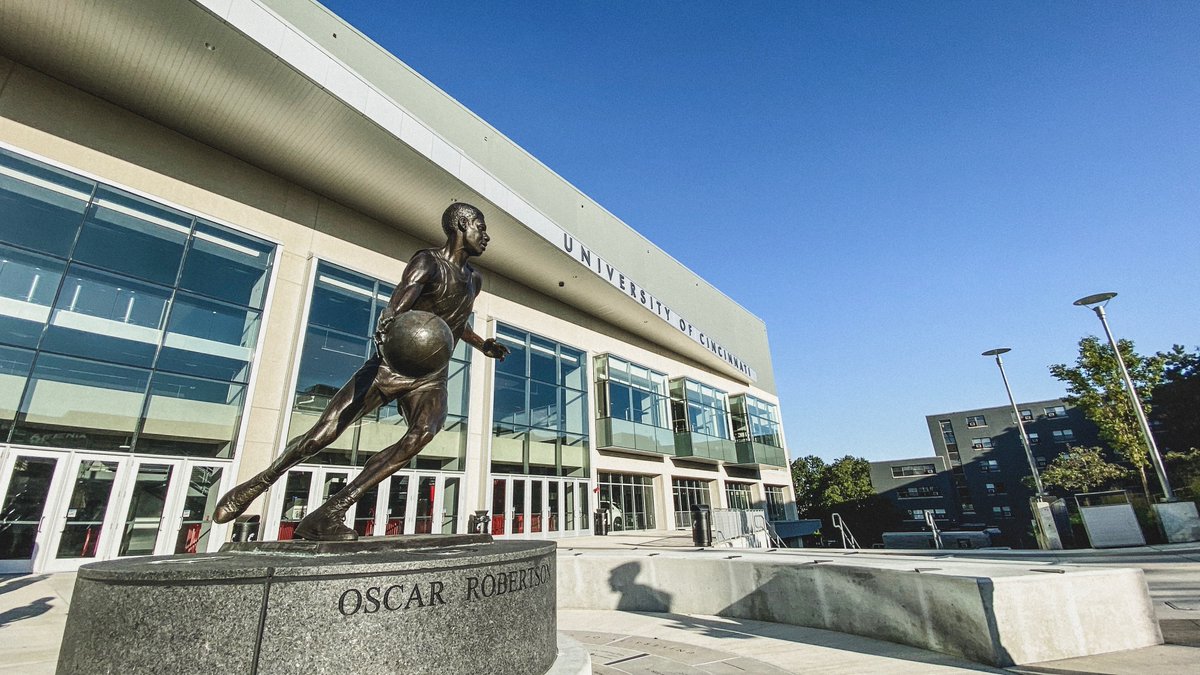 Happy birthday to a legend and the greatest to ever do it, Oscar Robertson. 