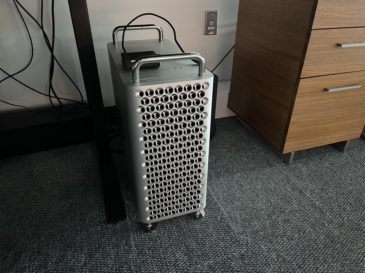 HeyGuysItsMeeh's tweet photo. Hey guys wtf is this? https://t.co/dmO6o24Zot