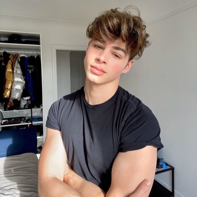 OfTwoWorlds_'s tweet image. #NewProfilePic