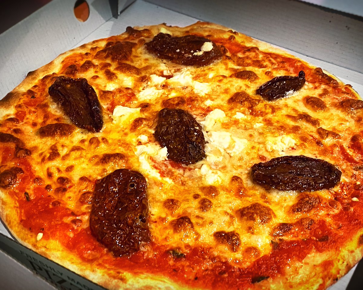 CarmelosBury's tweet image. A quick reminder of our current takeaway deals ahead of this weeks takeout service! 🍕

Date night - £30
•Garlic bread 
•2x pasta or pizza 🍝
•Plus a bottle of house vino 🍷

Family deal - £40 
•Garlic bread
•4x Pasta or Pizza 🍝
•2x chunky chips or fries