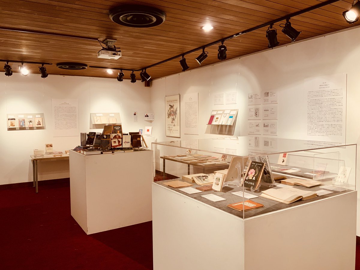 LukBruna1's tweet photo. いよいよ明日から開始される展示「チェコと日本を結ぶ文学」@CzechTokyo 第１部は日本文学のチェコ語訳、代表的な翻訳が140冊（！）も展示される。
展示の準備で、Igor Cimaと@AnnaCimaJapan Anna Cimaが何から何まで、本当に全面的に協力してくれました。ありがとうございます🙇🙇🙇 https://t.co/IMw4WHvDXt