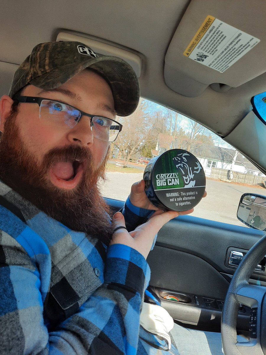 Millitello2's tweet photo. Another wise purchase haha 

#smalltown #grizzly #bigcan https://t.co/X1cDaUHiTg