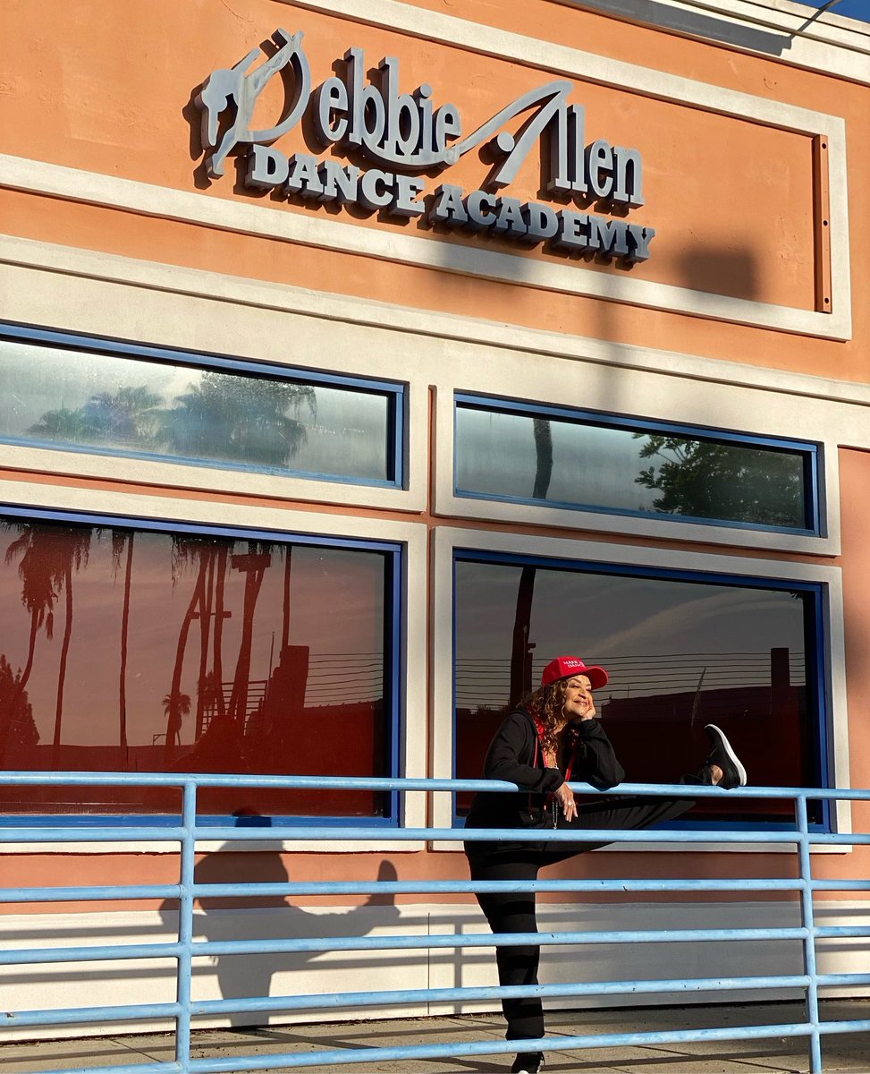 msdebbieallen's tweet image. “Your legacy is every life you’ve touched.” - Maya Angelou 

We’re 3 days away from #DanceDreams and I cannot wait for you to experience the holy water , determination and MAGIC that went into making this production happen. 
✨ 11.27.20 on @Netflix ✨