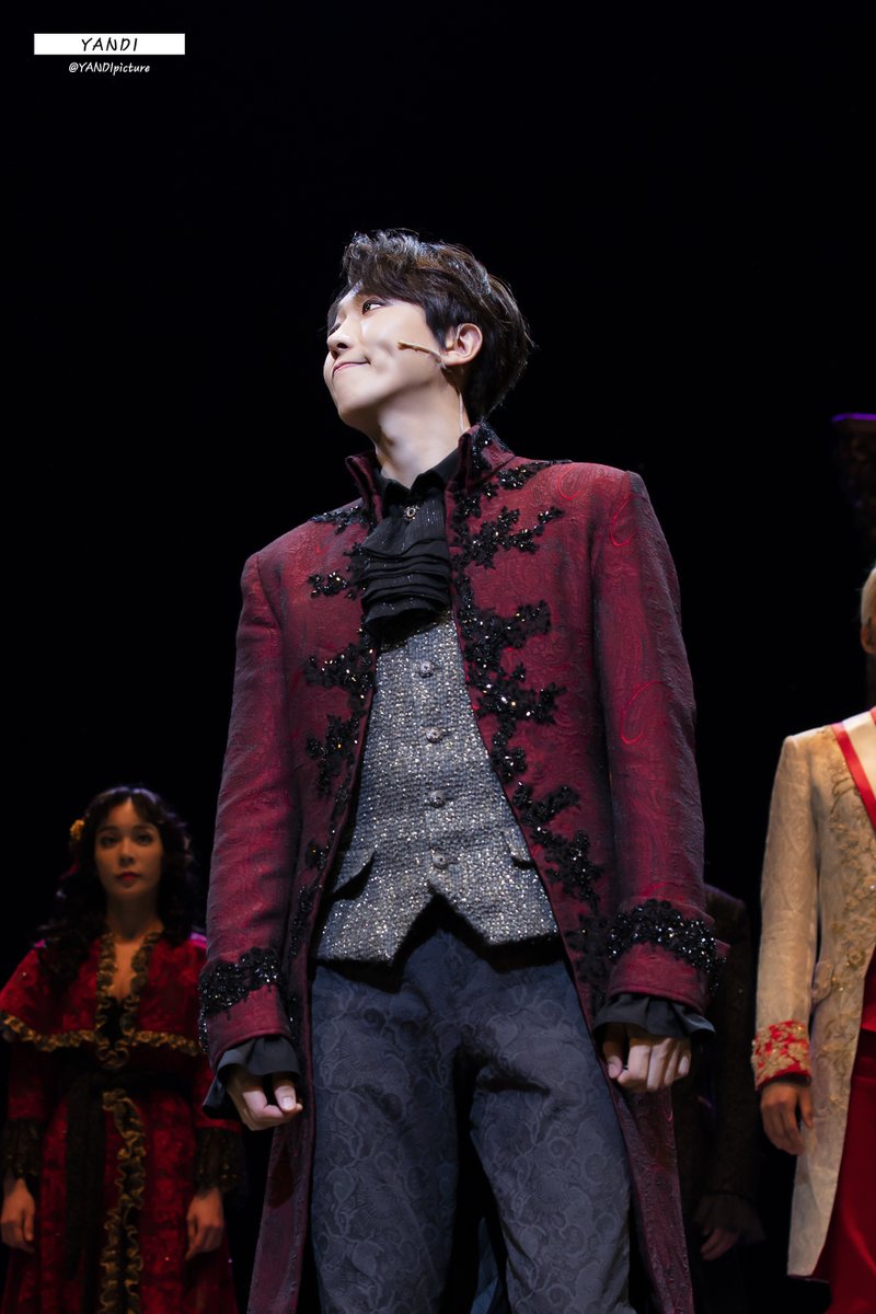 YANDIpicture's tweet photo. 20201124_아마데우스 커튼콜데이
안토니오 살리에리 _김재범

내 투쟁의 상대는 더이상 모차르트가 아니였으니까.
난 저 모차르트를 통해서 저 신과의 싸움을 시작했으니까.
모차르트 음악을 사랑하는 나의 영원한 적. 신이라는 저 교활한 존재. https://t.co/imC9040xGI