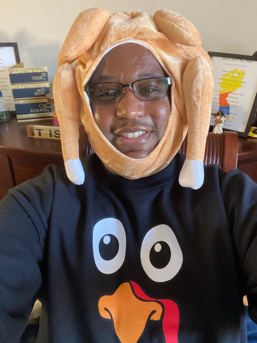 PatuxentAppeal's tweet photo. Mr. McClure-Hewitt is ready for Thanksgiving! #HOWL #Calvertnet #PACPride #gobblegobble #PACTOY #2020 #virtualteaching https://t.co/WVV8ooKsWz