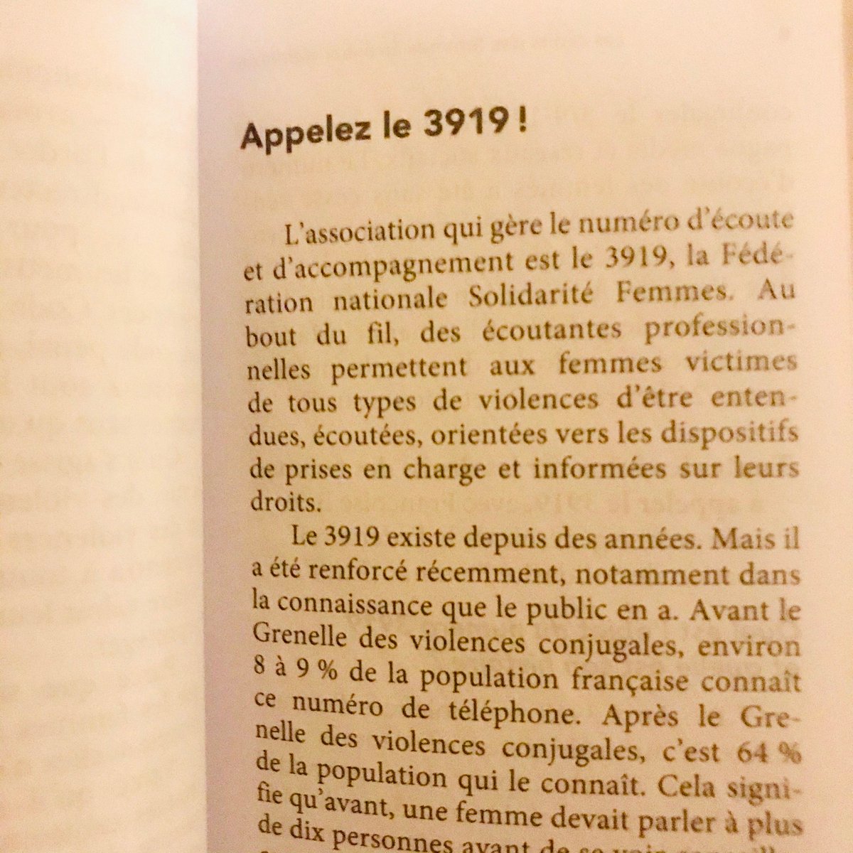 MarleneSchiappa's tweet photo. Depuis 1992, la Fédération nationale solidarités femmes gère le numéro d’accompagnement des femmes, 3919 ☎️
Fière de leur donner la parole dans «Les droits des femmes face aux violences» et de leur verser 100% des droits avec @Dalloz
Leur expertise unique doit être valorisée 🙌🏾 https://t.co/mwp0ONDzCZ