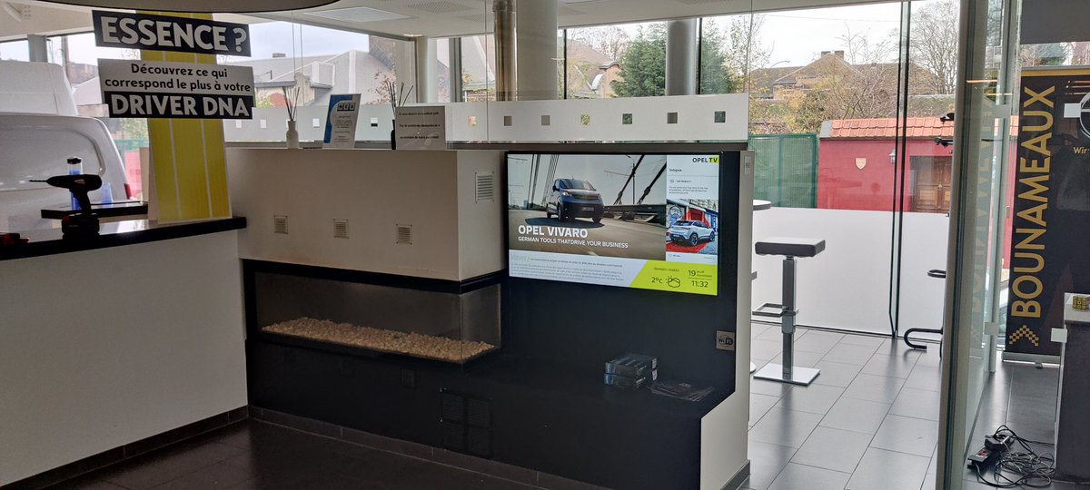 MiraneDooh's tweet photo. 👍 Superbe installation du concept Opel D@R (Digital@Retail). Bravo aux équipes Mirane et ses partenaire 👏👏@Opel_France https://t.co/uDNUwbOJ3n