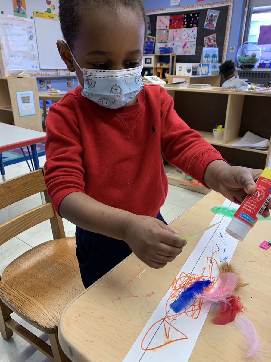 MsJessica_SBES's tweet photo. Day B created their Thanksgiving headbands too!! We explored textures and used our sense of touch as we glued feathers to the headband! Happy Thanksgiving to all! https://t.co/OhvzEARAD4