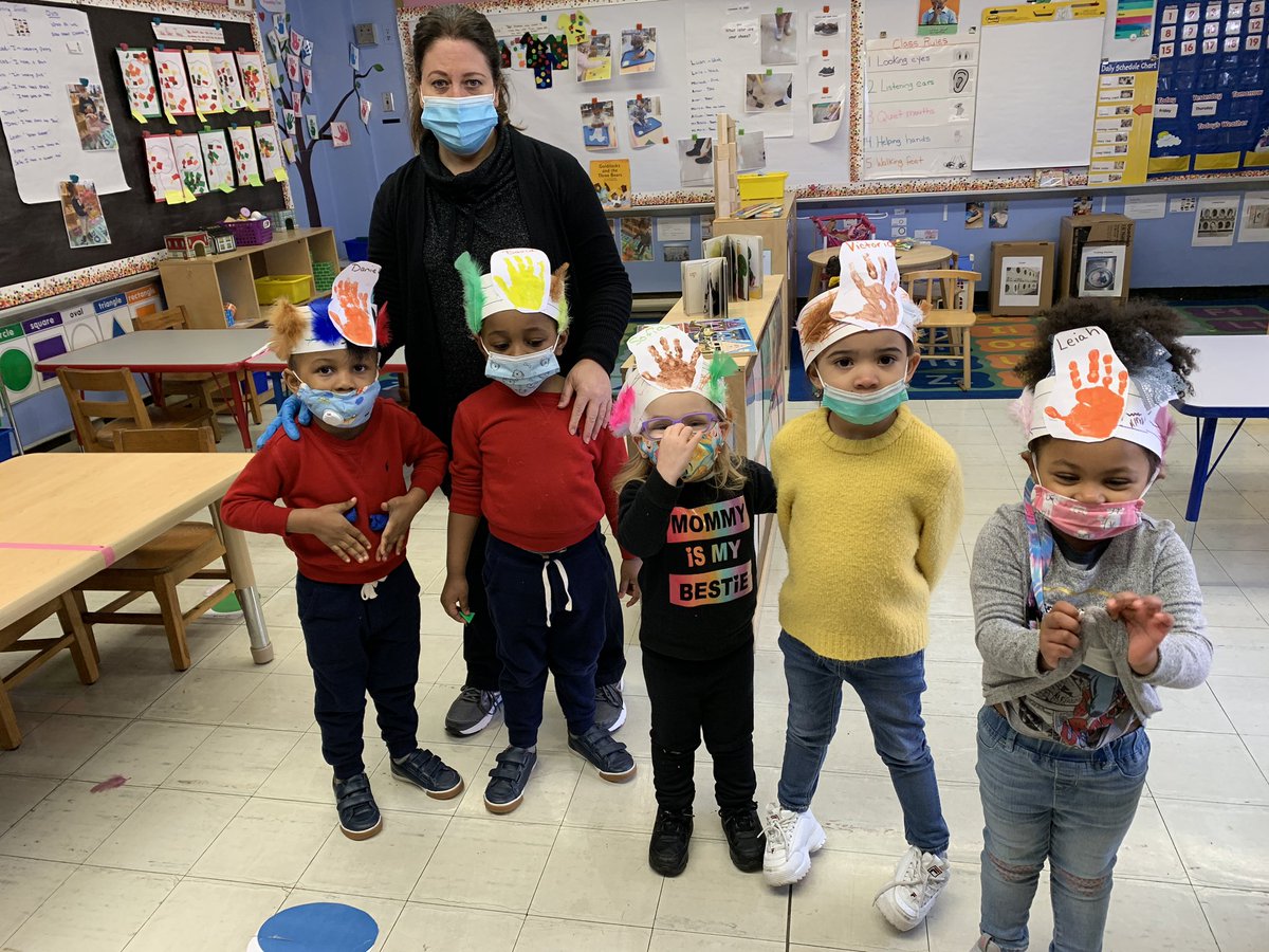 MsJessica_SBES's tweet photo. Day B created their Thanksgiving headbands too!! We explored textures and used our sense of touch as we glued feathers to the headband! Happy Thanksgiving to all! https://t.co/OhvzEARAD4