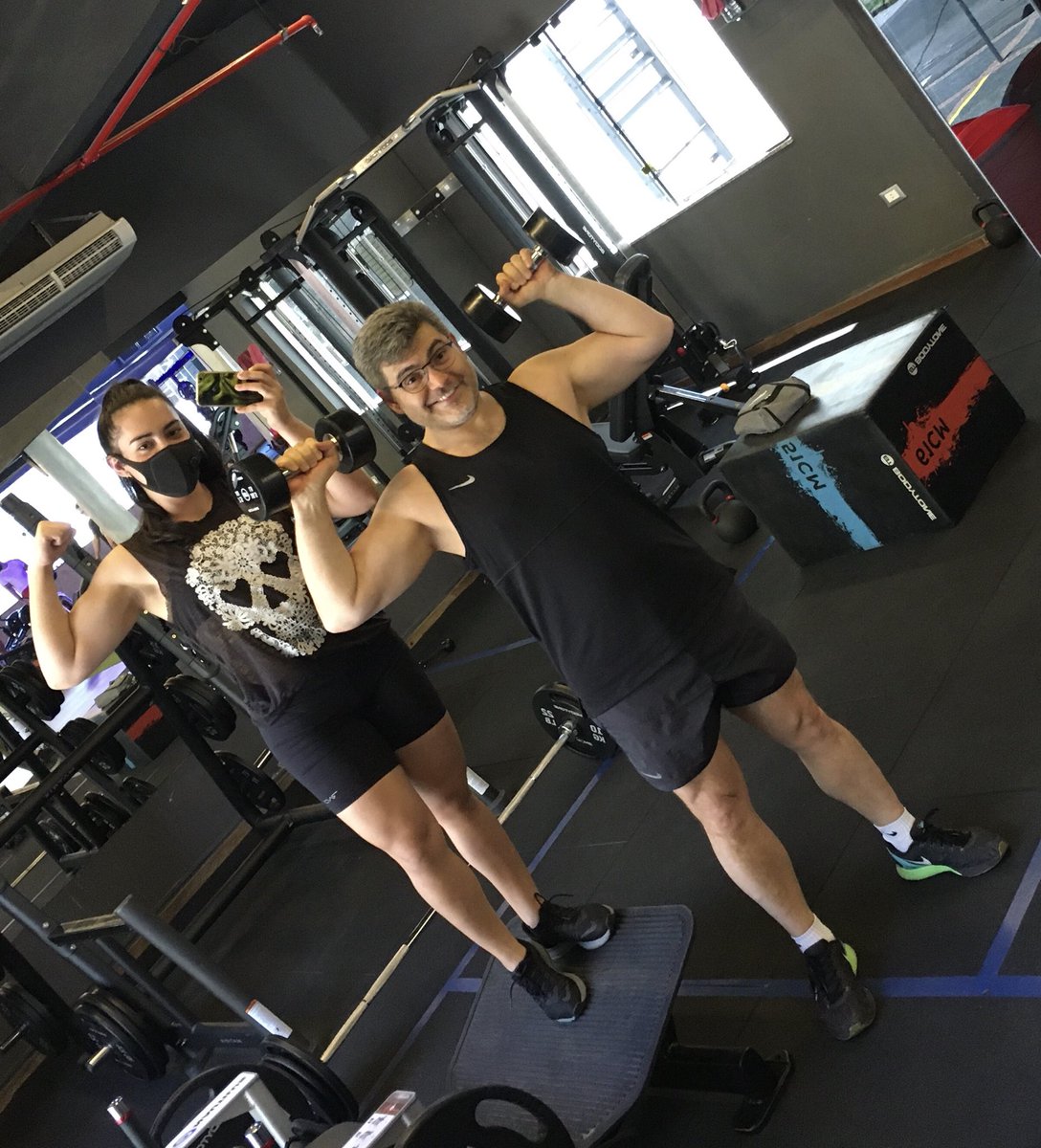 LuisBareiro's tweet photo. Entrenando con mi súper instructora Monse Vargas (0991 768 664). Resucitó al viejito, a tres meses de los 50 https://t.co/0IfgmOapuS