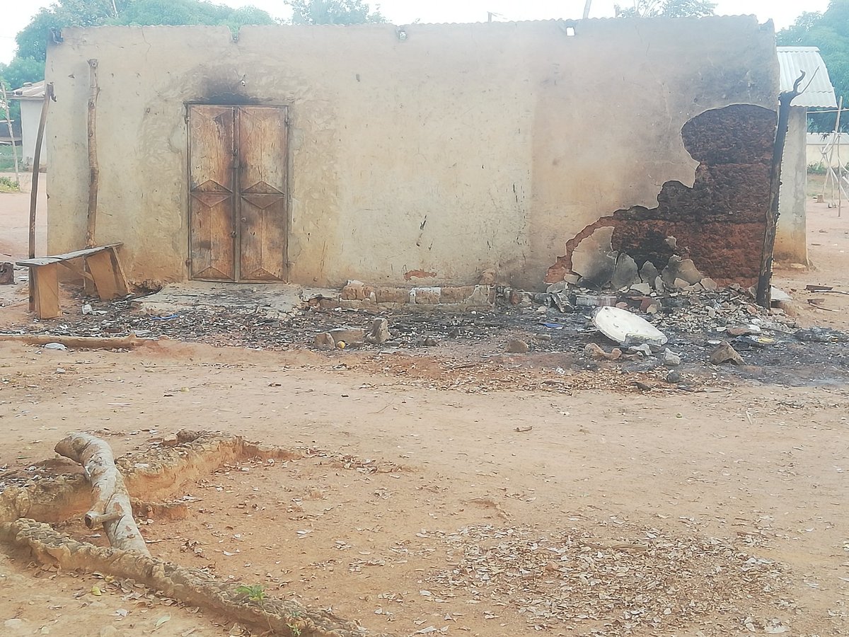 BorisBle's tweet photo. En #civ225, dans le centre-ouest, près de 15 villages Bété ont été le théâtre de violences dans la journée du 31 octobre, jour de #civelection2020. Avec des ami(e)s, on a visité Digbapia, Zah, Boguedia, Massa, Guefra, Bissaguhé, Saioua, Nahio, Tehiri. Les gens ont souffert https://t.co/pwcltg49e9