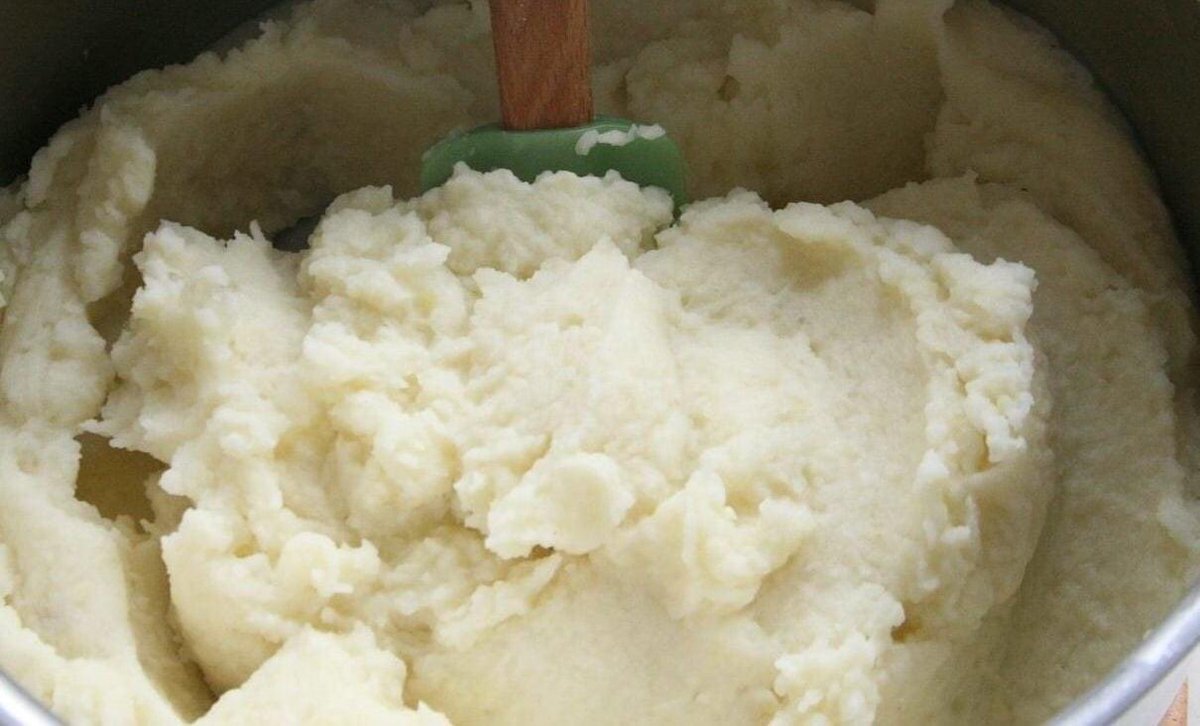 Are you looking for another way to spice up your mashed potatoes?  Try my Horseradish Mashed Potato recipe for the holiday or anytime during the fall and winter season!
lidiasitaly.com/recipes/horser…