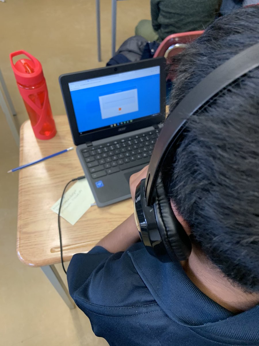 ClareArena's tweet photo. @Sprucecourt grades 4 & 5 students were busy exploring in #scratch #tdsbcoding Thanks to the CS First & EdTech Team for the #Pause&Play https://t.co/iJuBJzu8yM
