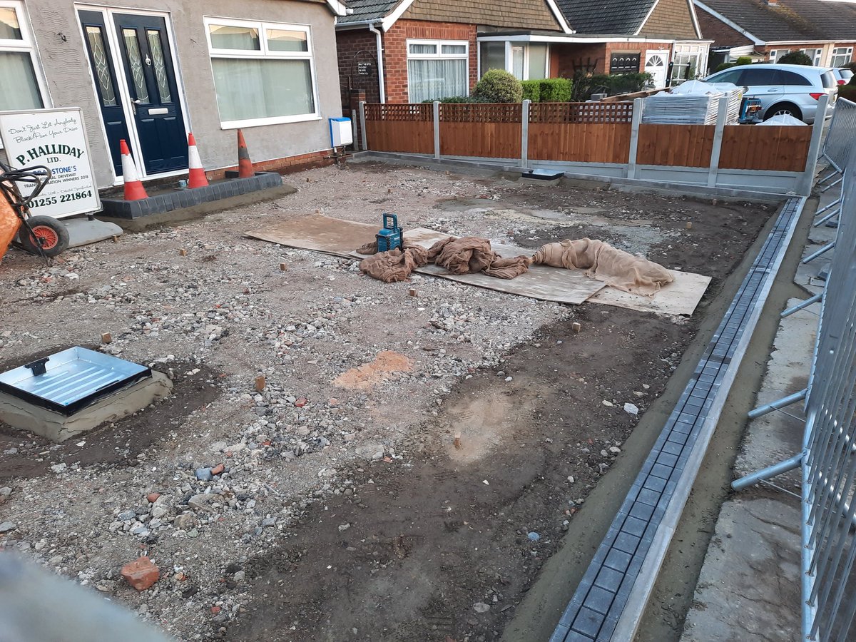 PHalliday_LTD's tweet photo. New @MarshallsGroup driveline drain installed today for the first time! What a fantastic product that looks so much better than aco drains!! New step built in charcoal kerbs too! https://t.co/wq8qRXuZD3