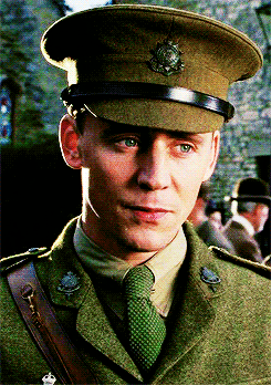 jakelinesanders's tweet photo. 2 Captains named James : Nicholls and Conrad.
#TomHiddleston #HiddlesNumbers @HiddlestonSpam https://t.co/I1OS3md6by