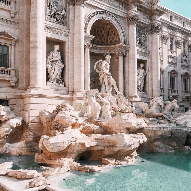 Once in 📍Trevi’s fountain you have to throw a coin in the fountain and make a wish. What’s your wish?✨✨                                                       #travelphotography #Travel #tuesdayvibe