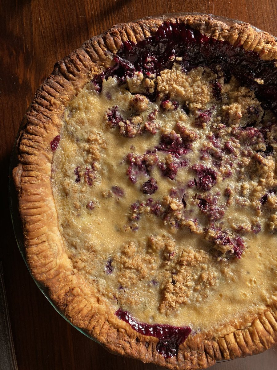 bylisainoue's tweet photo. the pie making continues: blueberry cobbler custard pie &amp; cardamom creme brûlée pie 🥧🎉 https://t.co/3pdRxvwBKS
