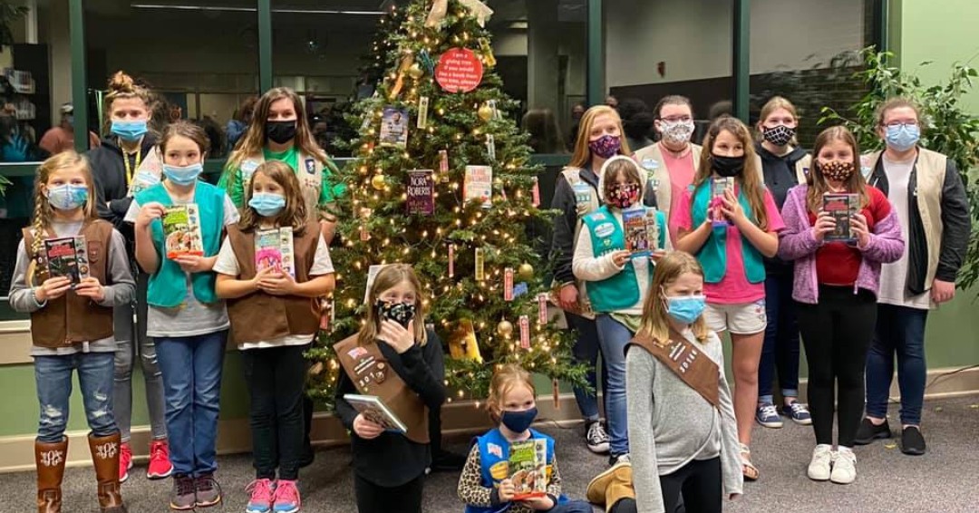 okrlslibraries's tweet photo. Thank you to our local Ware county Girl Scout troops for their generous book donations to our Giving Tree at the Waycross-Ware Library! https://t.co/QGHtOg9tz1