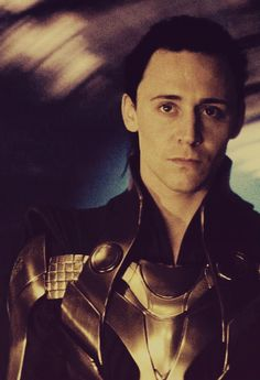 jakelinesanders's tweet photo. 2 Princes: Prince of Wales Hal and Prince of Asgard #Loki.
#TomHiddleston #HiddlesNumbers @HiddlestonSpam https://t.co/vv5W0oYjAK