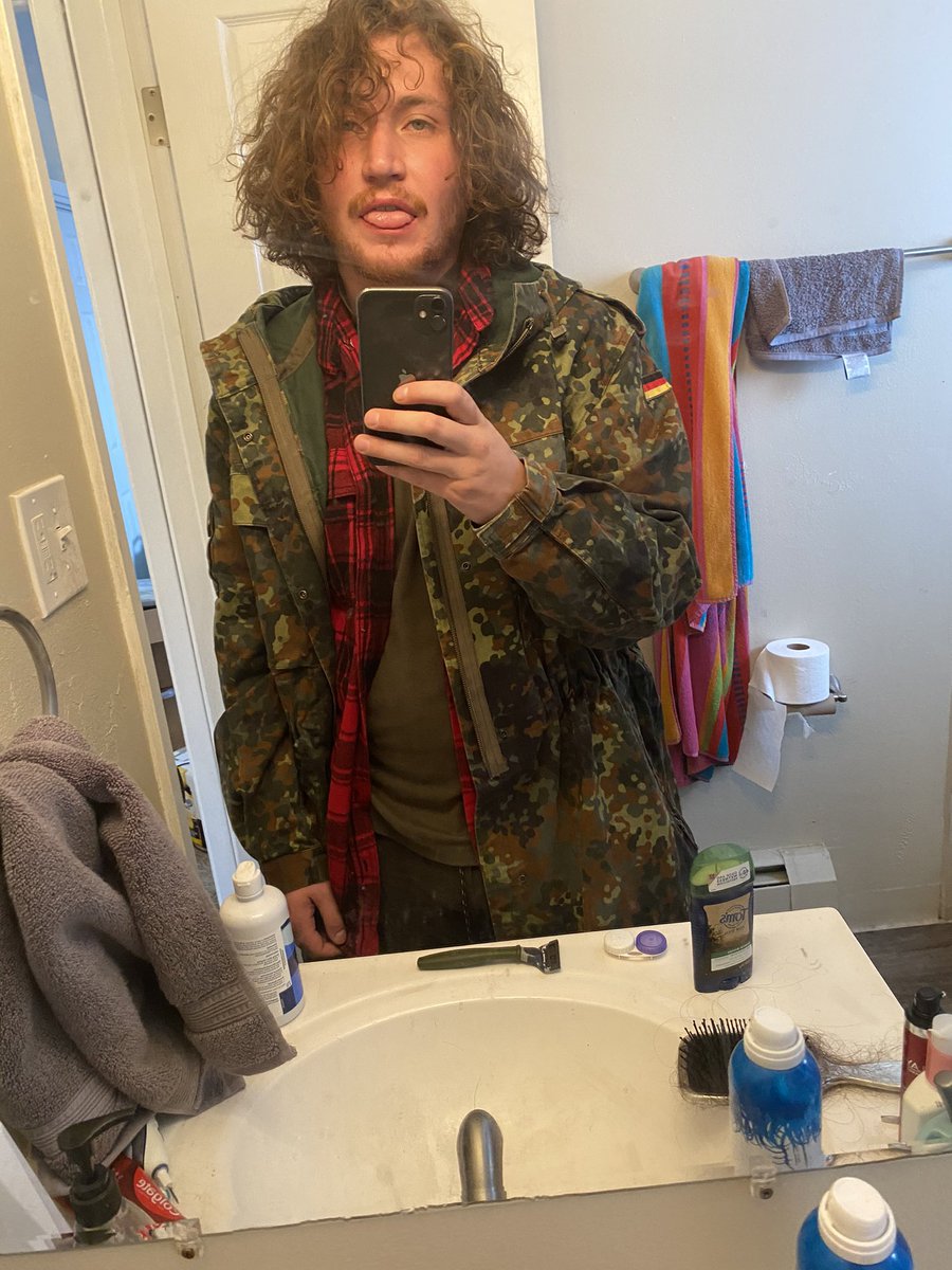 BingleBompus's tweet photo. What’s up gamers #waywt https://t.co/vC4oX3nr4R