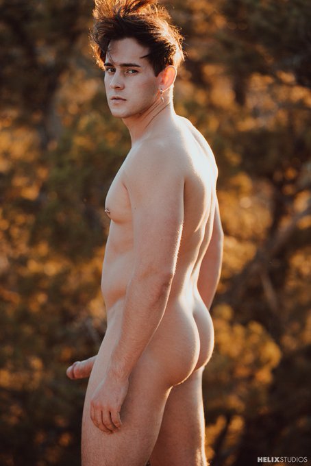 2 pic. Helix Latest | Josh Brady 2020 Photoshoot ? ?? ? @JoshBradyXXX @Ajford93 

Click HERE for More