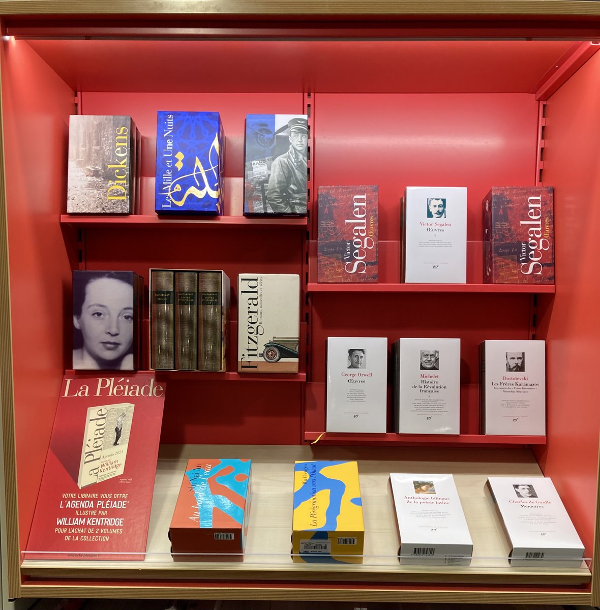 SylDemichelis's tweet photo. 📚❤️ L’élégance et le raffinement en cadeau ⁦@Fnac⁩ ⁦@Gallimard⁩ #FnacNice #LaPleiade #ILoveNice #Nice06 https://t.co/Y5uhl8csdU